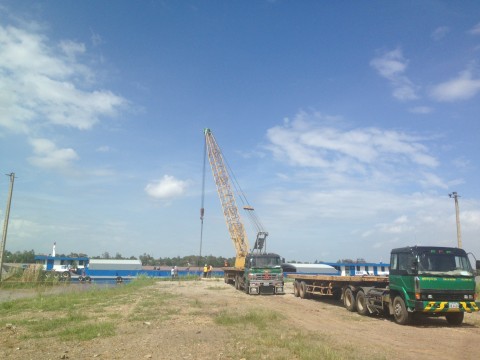 Barge Unloading Operation at Suvannaphum for steel, 