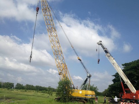 Barge Unloading Operation at Suvannaphum for steel, 